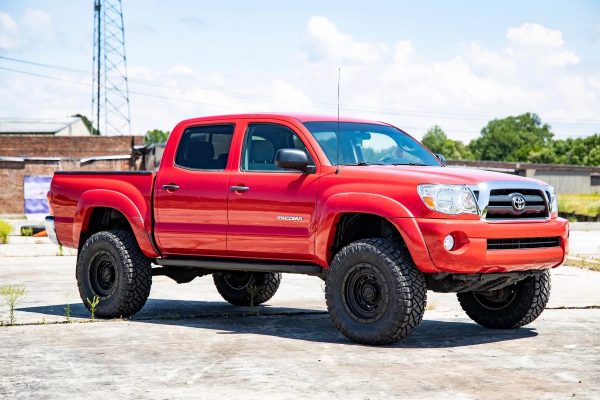 Rough Country 3.5" Bolt-On Lift Kit w/M1 Struts for 2005-2023 Tacoma - 74240RED - Image 6