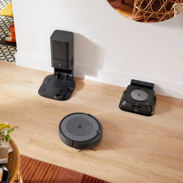 iRobot Roomba i3+ (3550) Robot Vacuum and Braava jet m6 (6113) Robot Mop bundle - Black