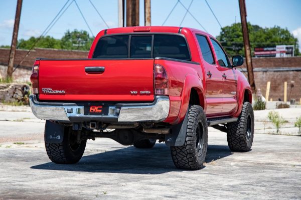 Rough Country 3.5" Bolt-On Lift Kit w/M1 Struts for 2005-2023 Tacoma - 74240RED - Image 5