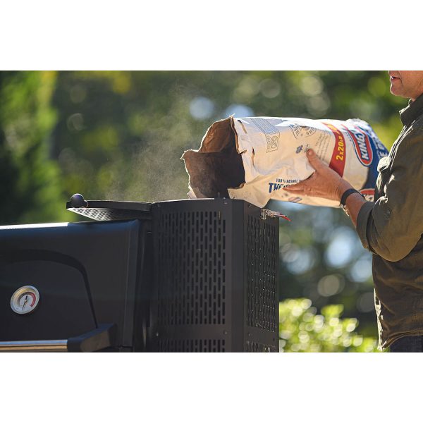 Masterbuilt Gravity Series 560 Digital Charcoal Grill & Smoker - Image 6