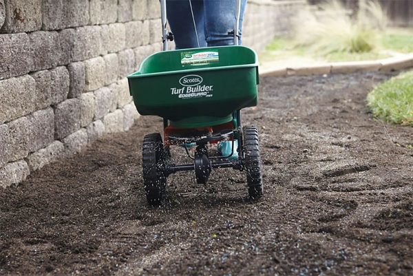 Scotts Turf Builder EdgeGuard Mini Broadcast Spreader - Image 3